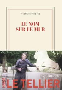 le nom sur le mur